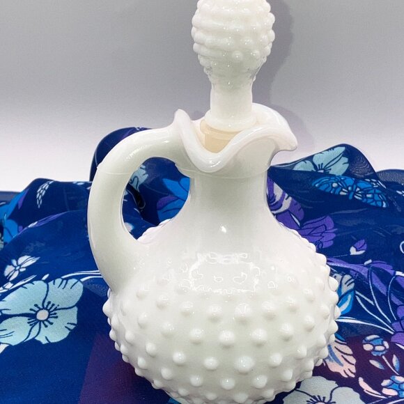 1970's Avon Hobnail Milk Glass Bath Oil Cruet ( Empty ) With Stopper - Picture 7 of 8